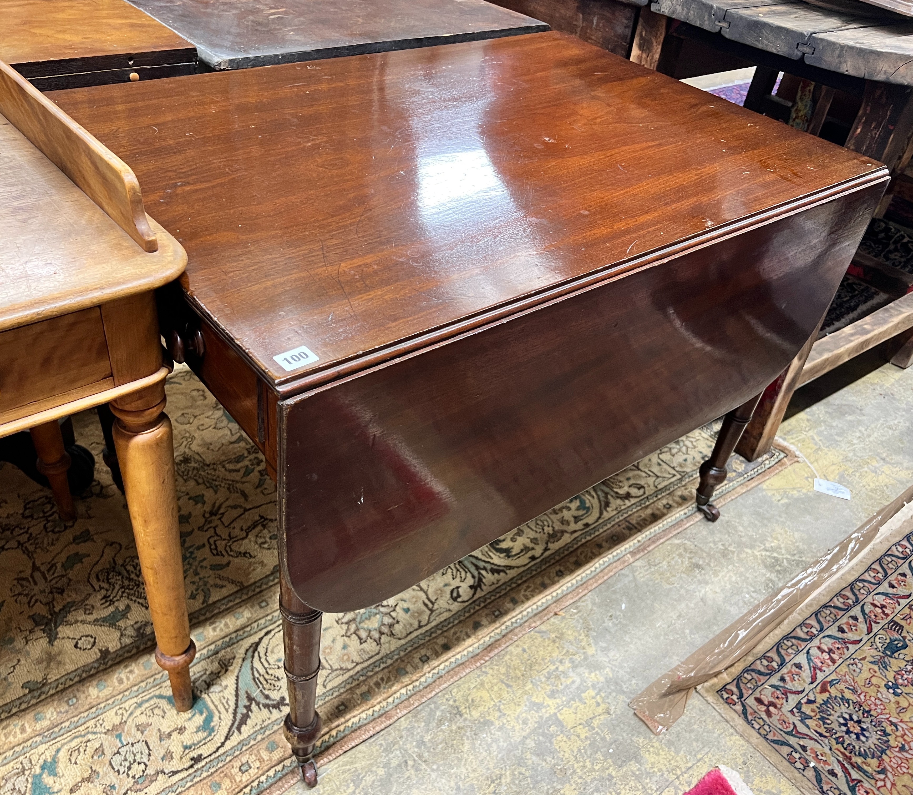 A Regency mahogany Pembroke table, width 98cm, depth 68cm, height 70cm